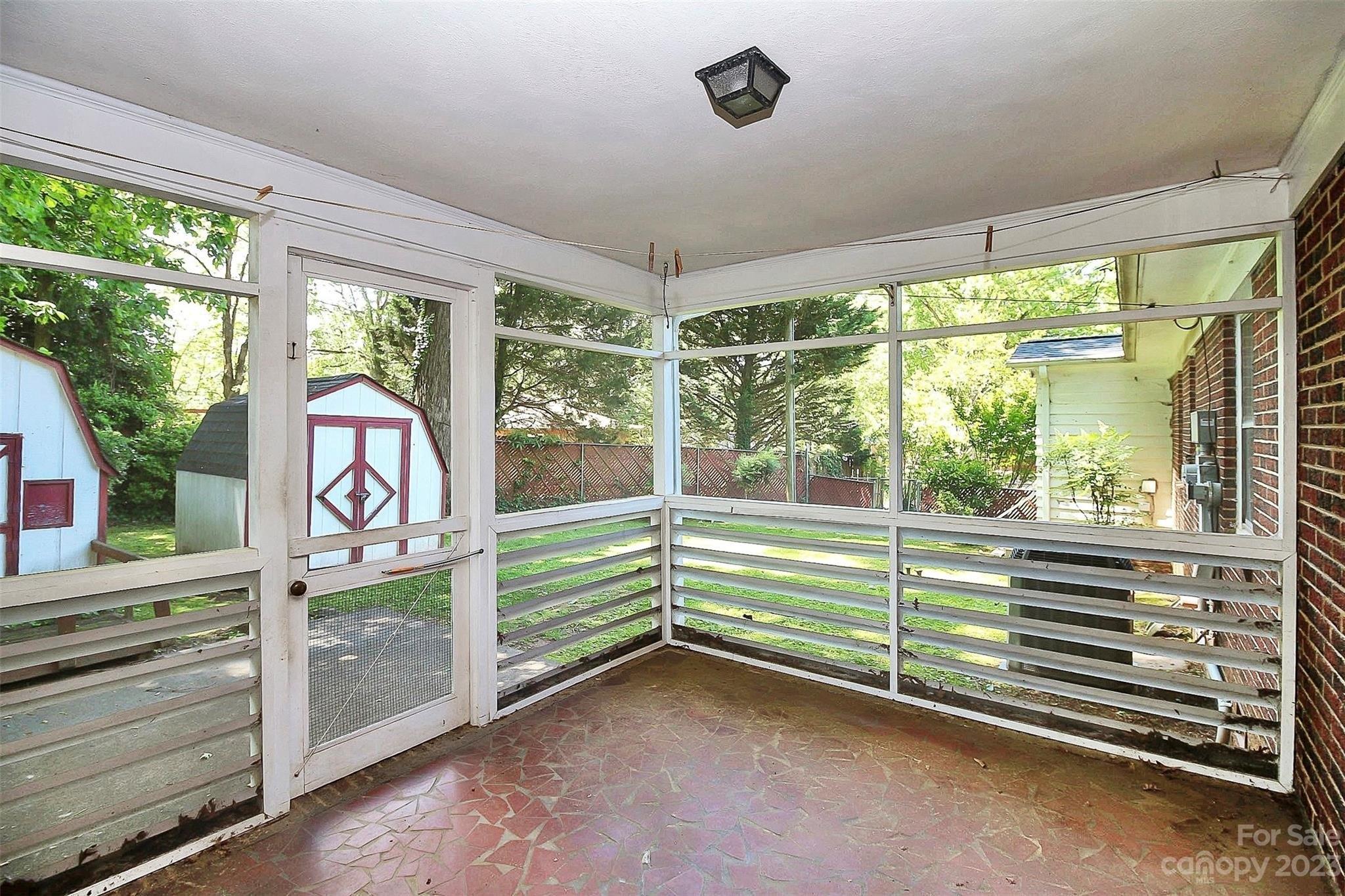 Lansdale Dr, Charlotte, NC 28205