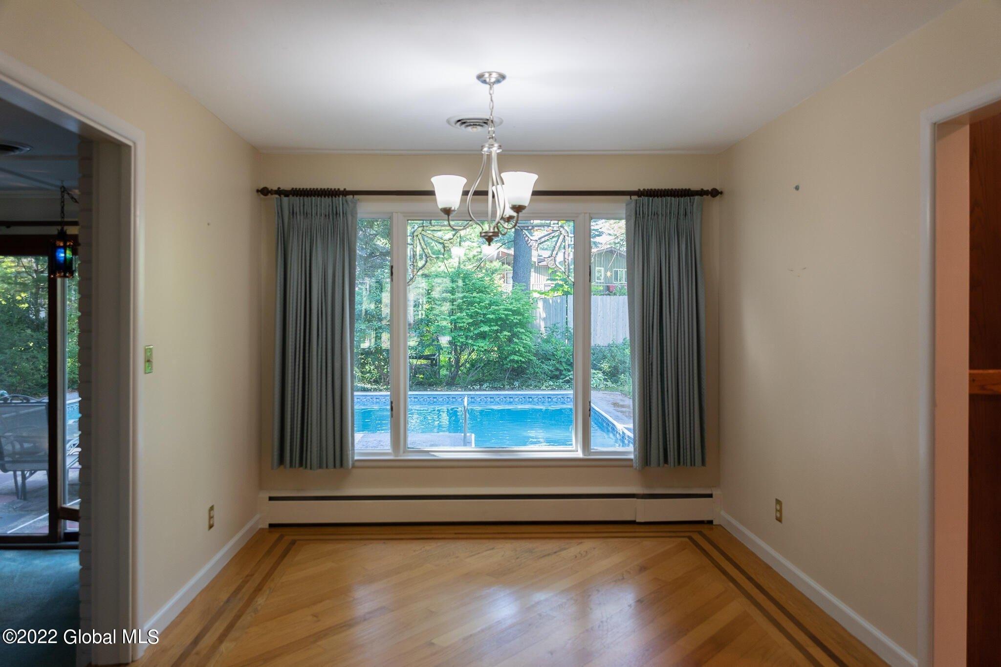 Flint Dr, Delmar, NY 12054