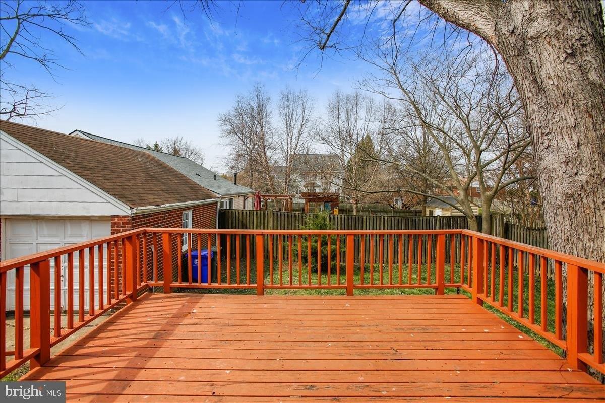 S Lincoln St, Arlington, VA 22204
