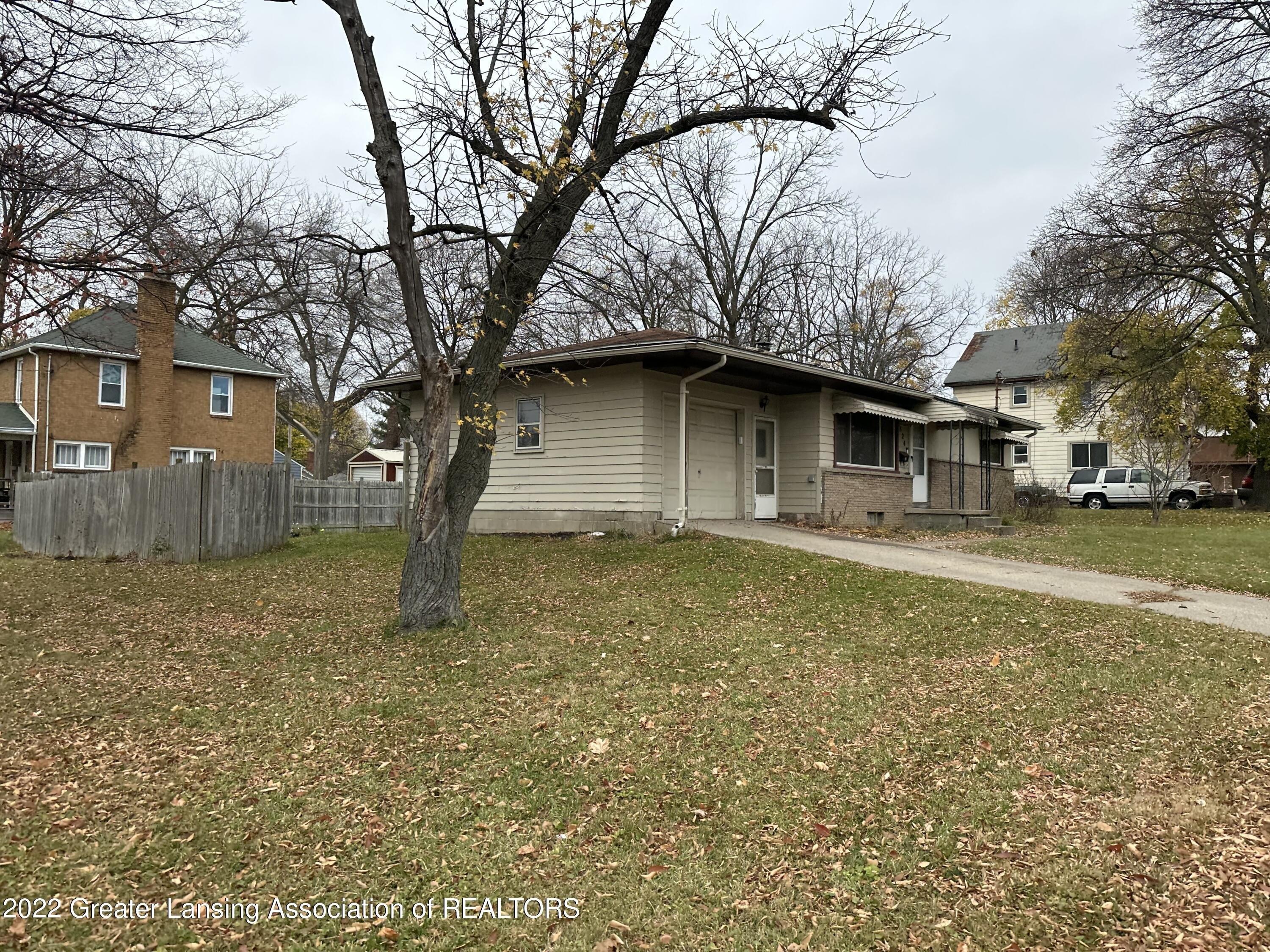 Nipp Ave, Lansing, MI 48915