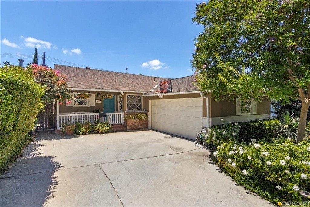 Santa Lucia Dr, Woodland Hills, CA 91364