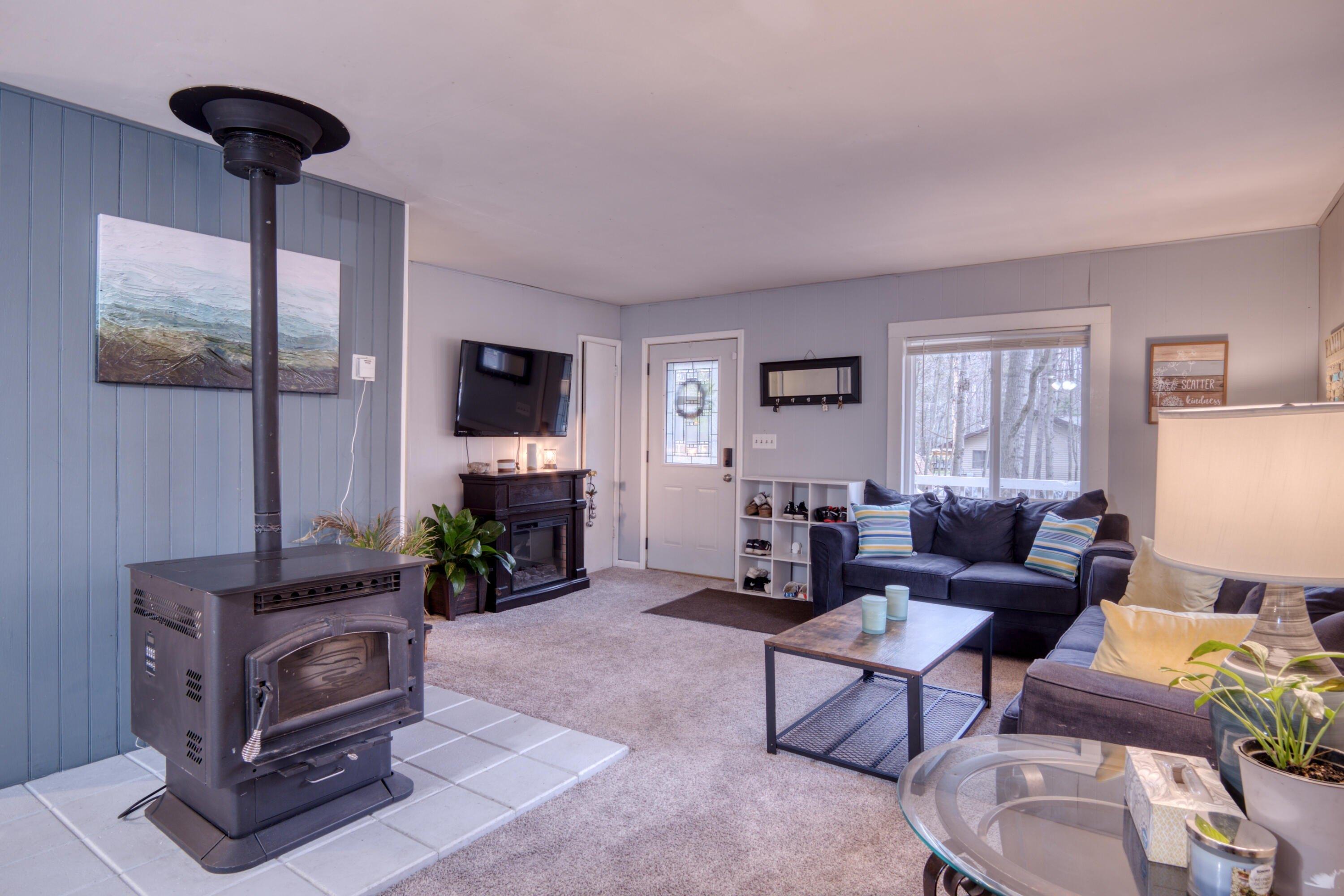 Tanglewood Trl, Stanwood, MI 49346