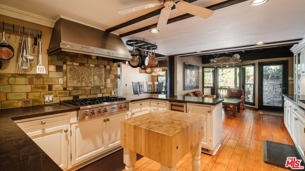 Amalfi Dr, Pacific Palisades, CA 90272