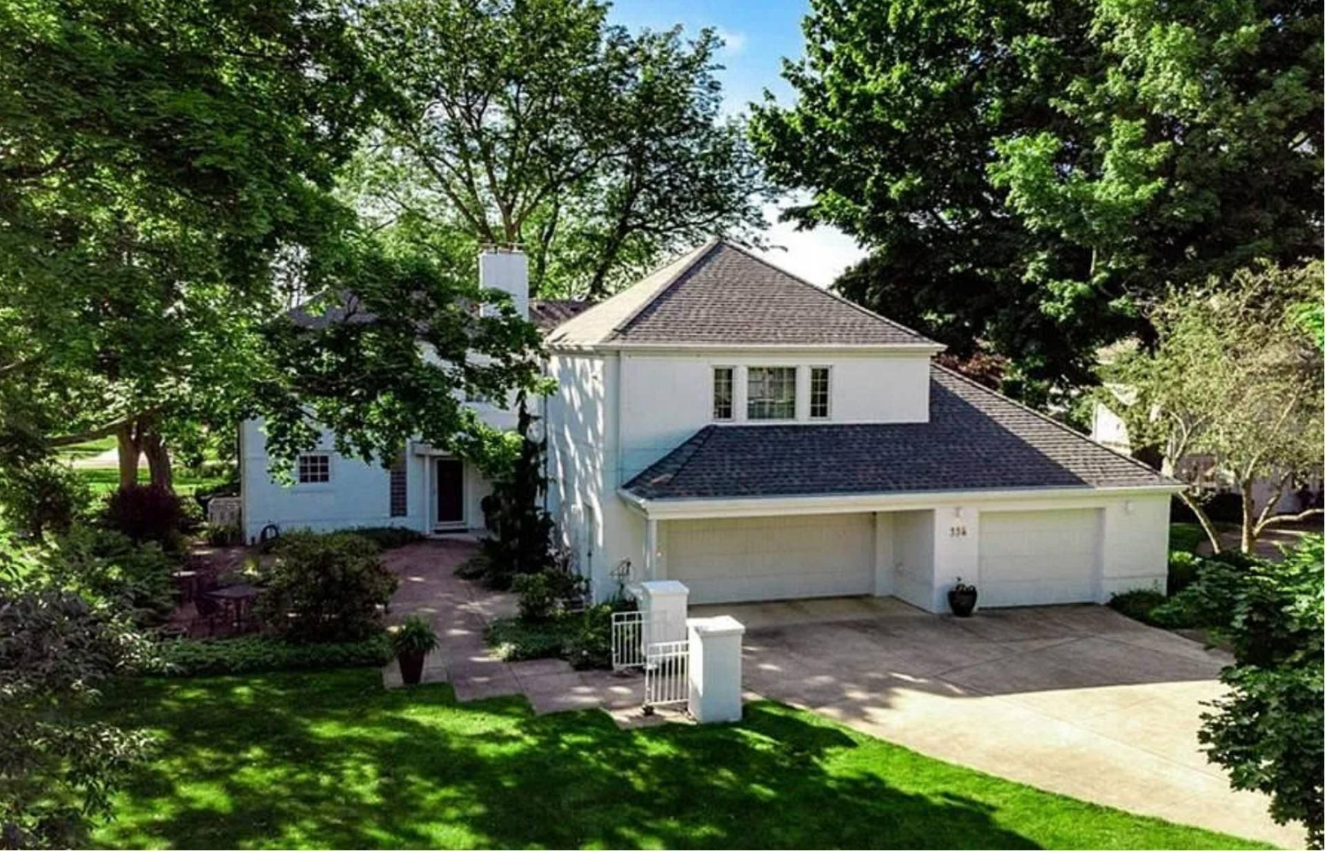 Riverside Dr, Rossford, OH 43460
