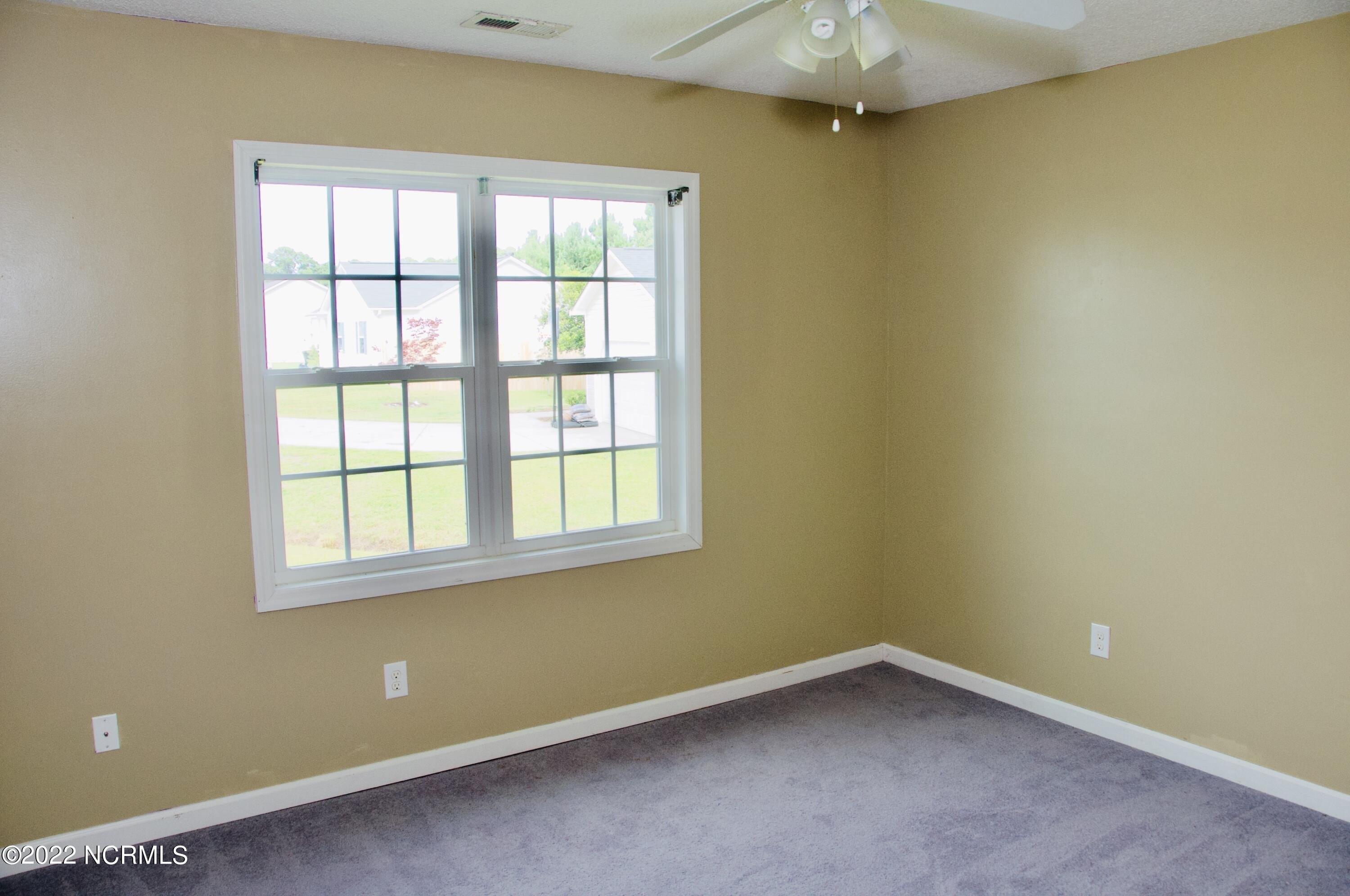Jenna Rea Rd, Hubert, NC 28539