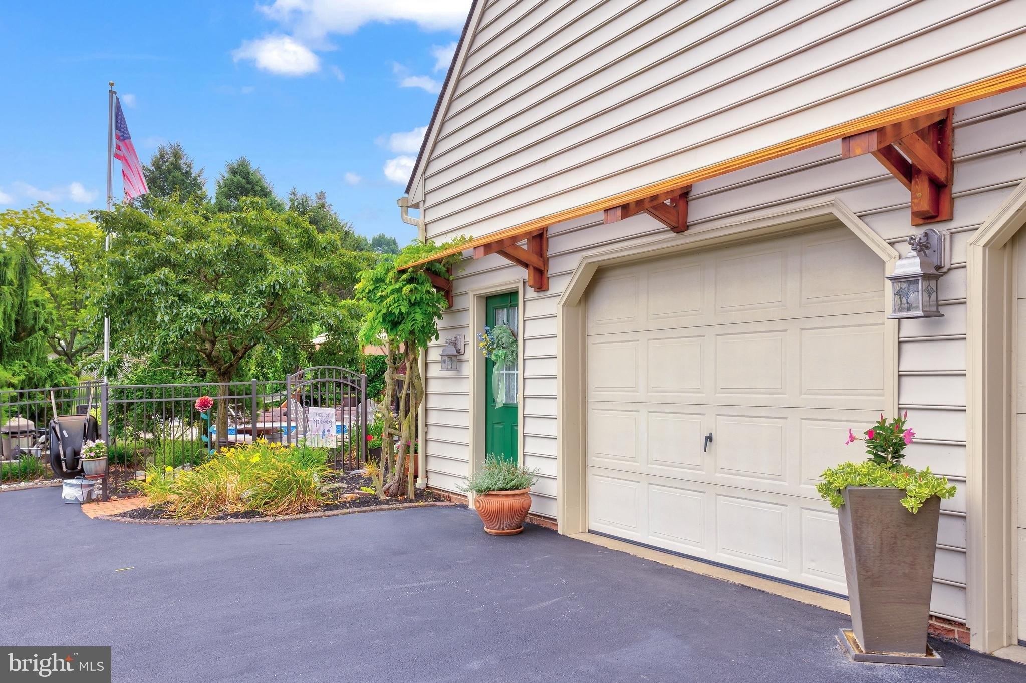 Rhoda Dr, Lancaster, PA 17601