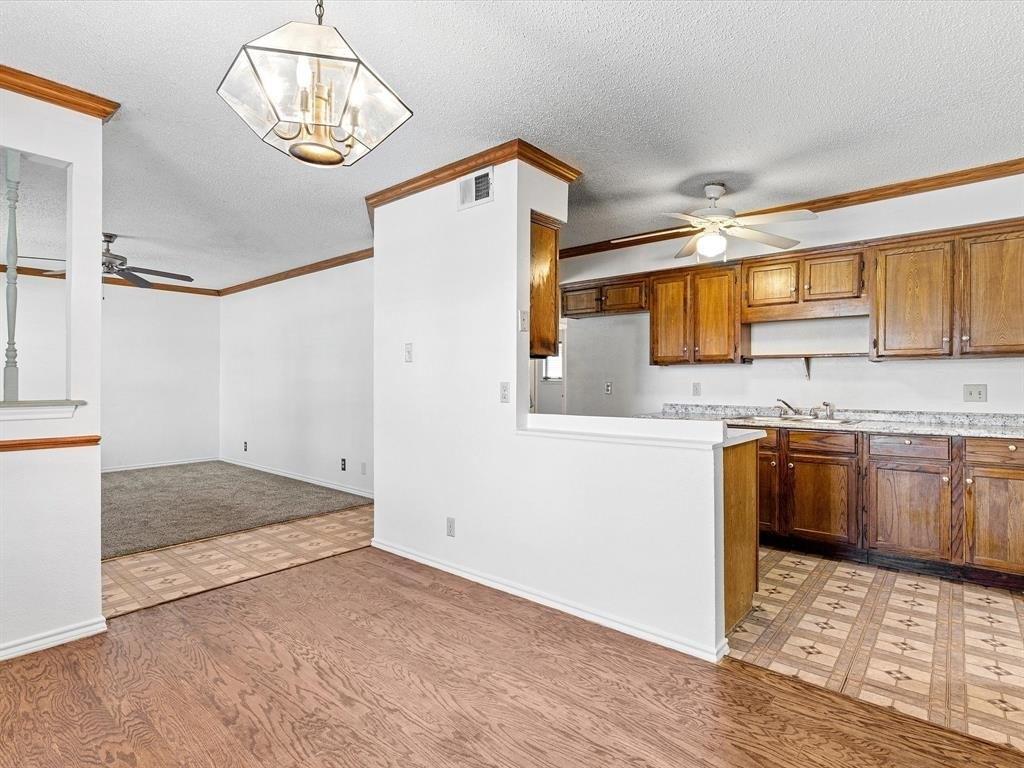W Jefferson St, Palmer, TX 75152