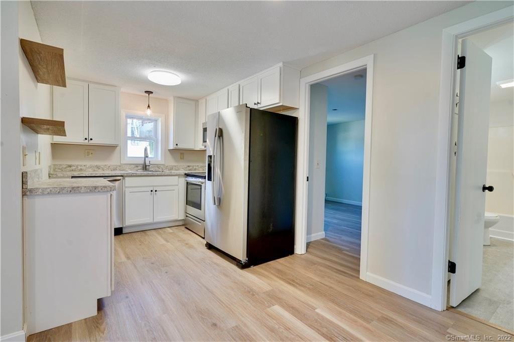 Grove St, New London, CT 06320