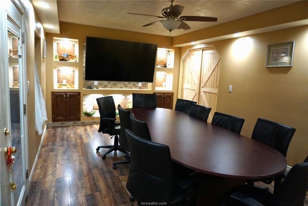 Nuches Ln, Bryan, TX 77803