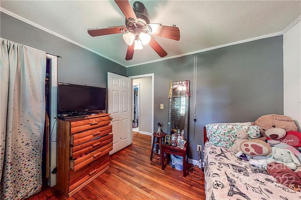 Hand Cir, Lowell, NC 28098