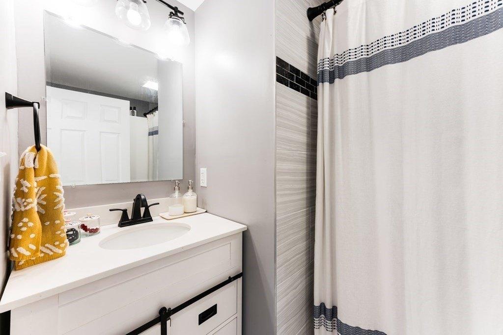 Green St, Abington, MA 02351