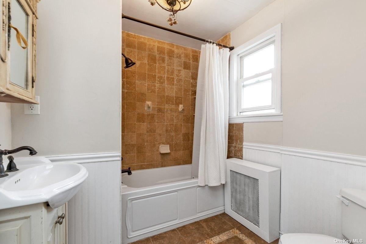 Amherst Rd, Valley Stream, NY 11581