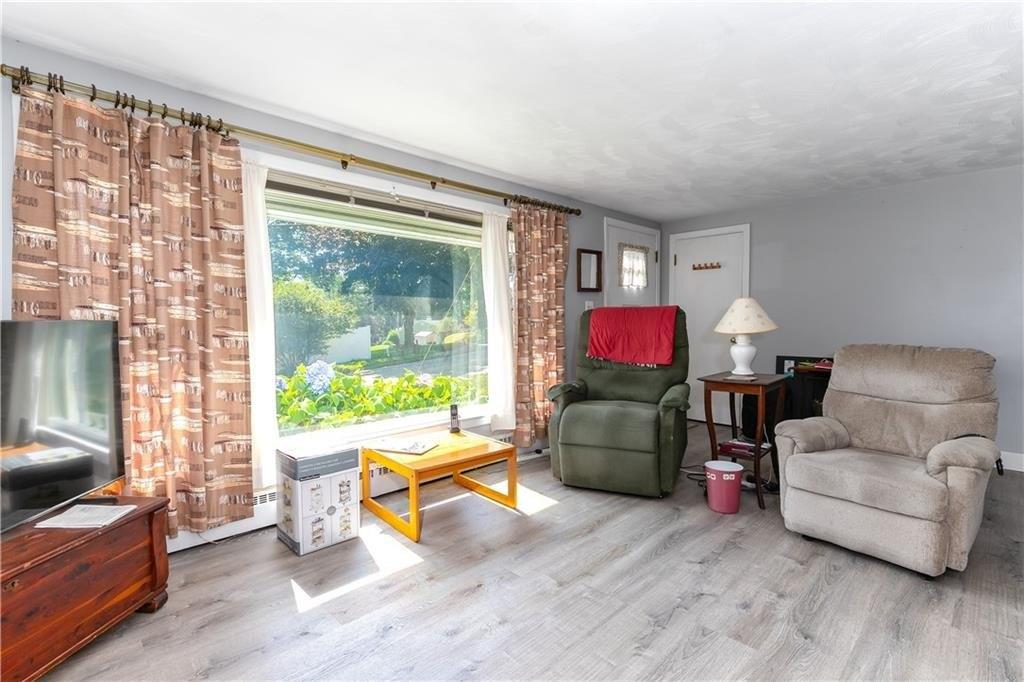 Diamond Hill Rd, Warwick, RI 02886