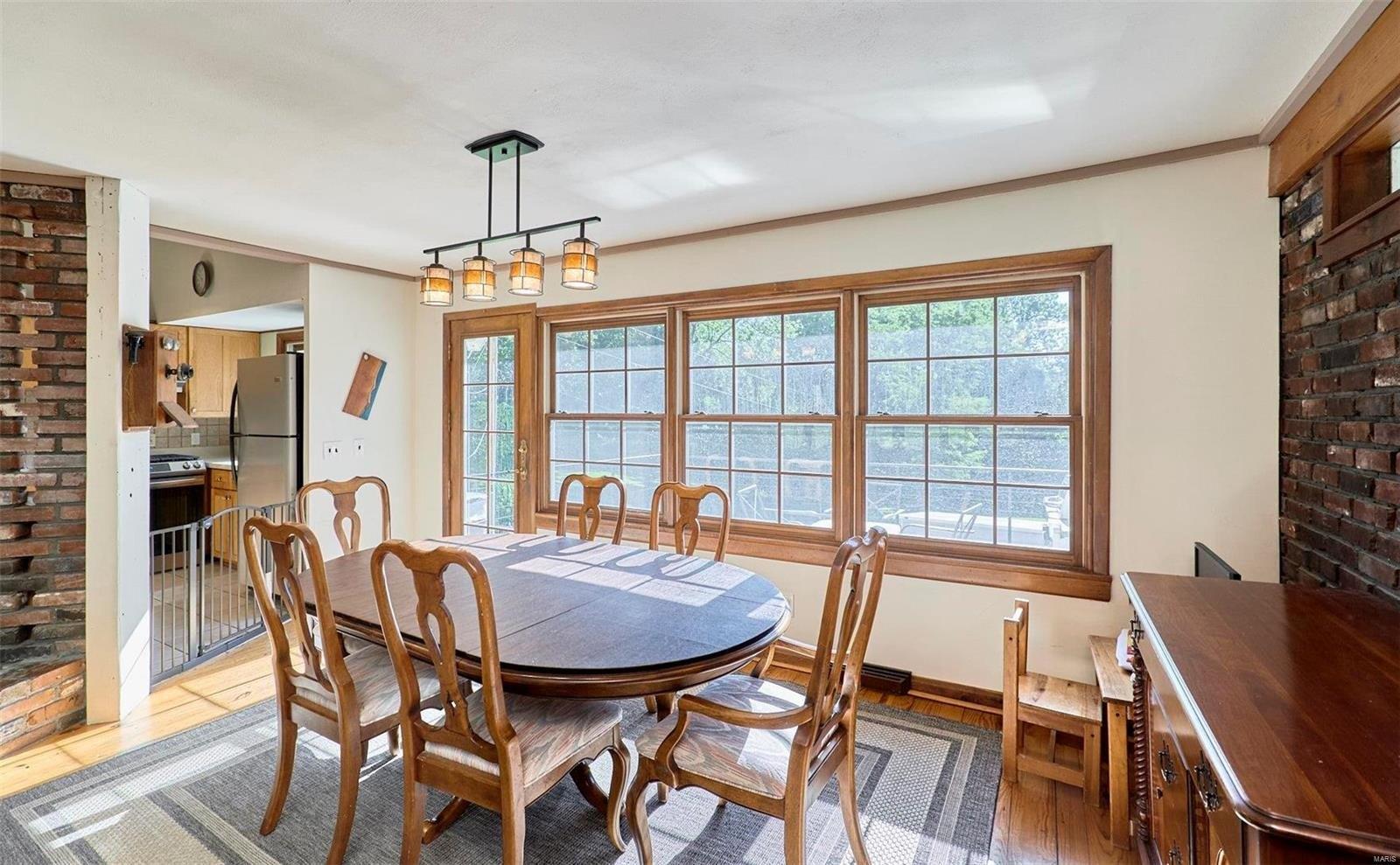 Castle Dr, Florissant, MO 63034