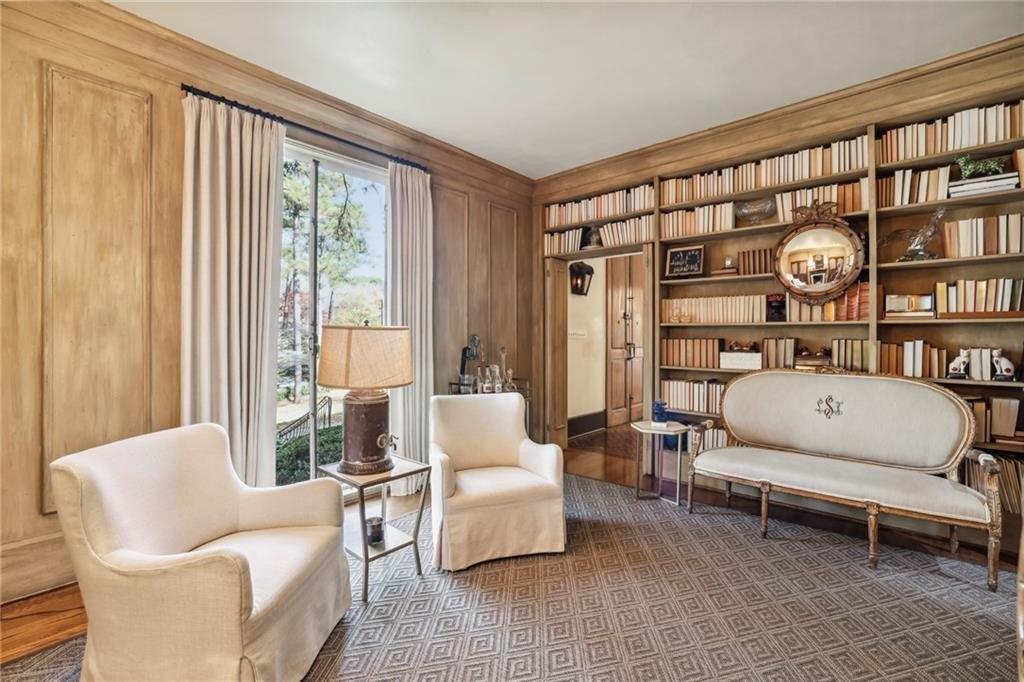 Riverside Dr, Sandy Springs, GA 30328