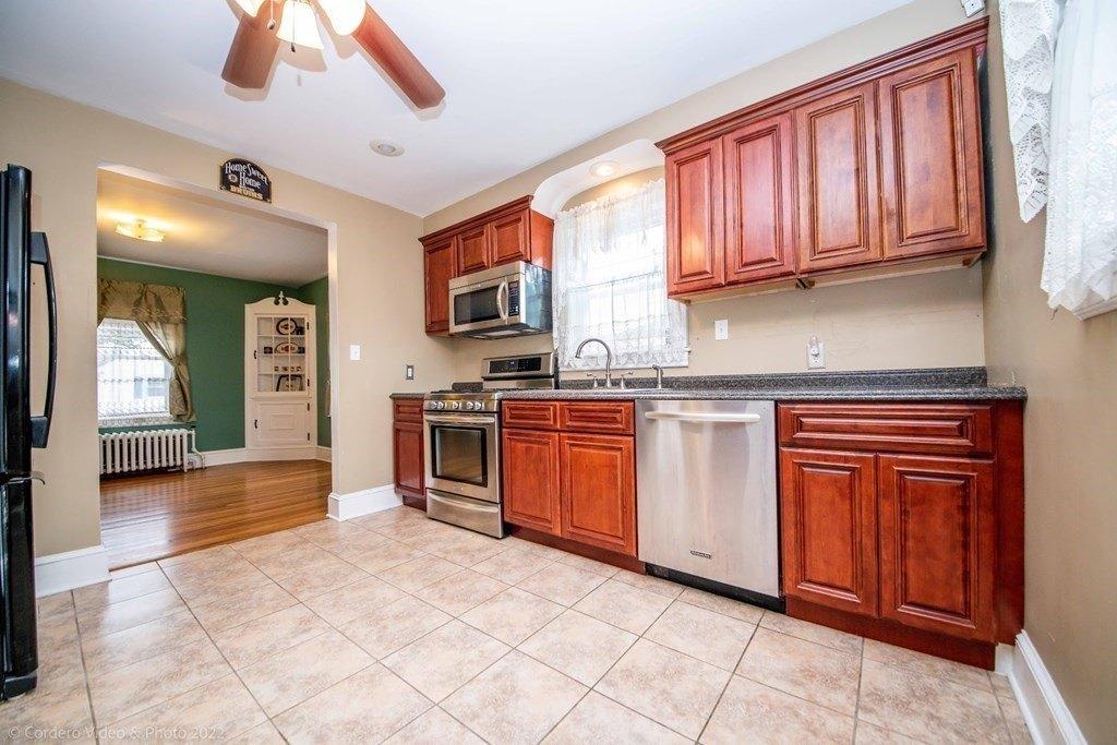 Oak Grove Ave, Fall River, MA 02720