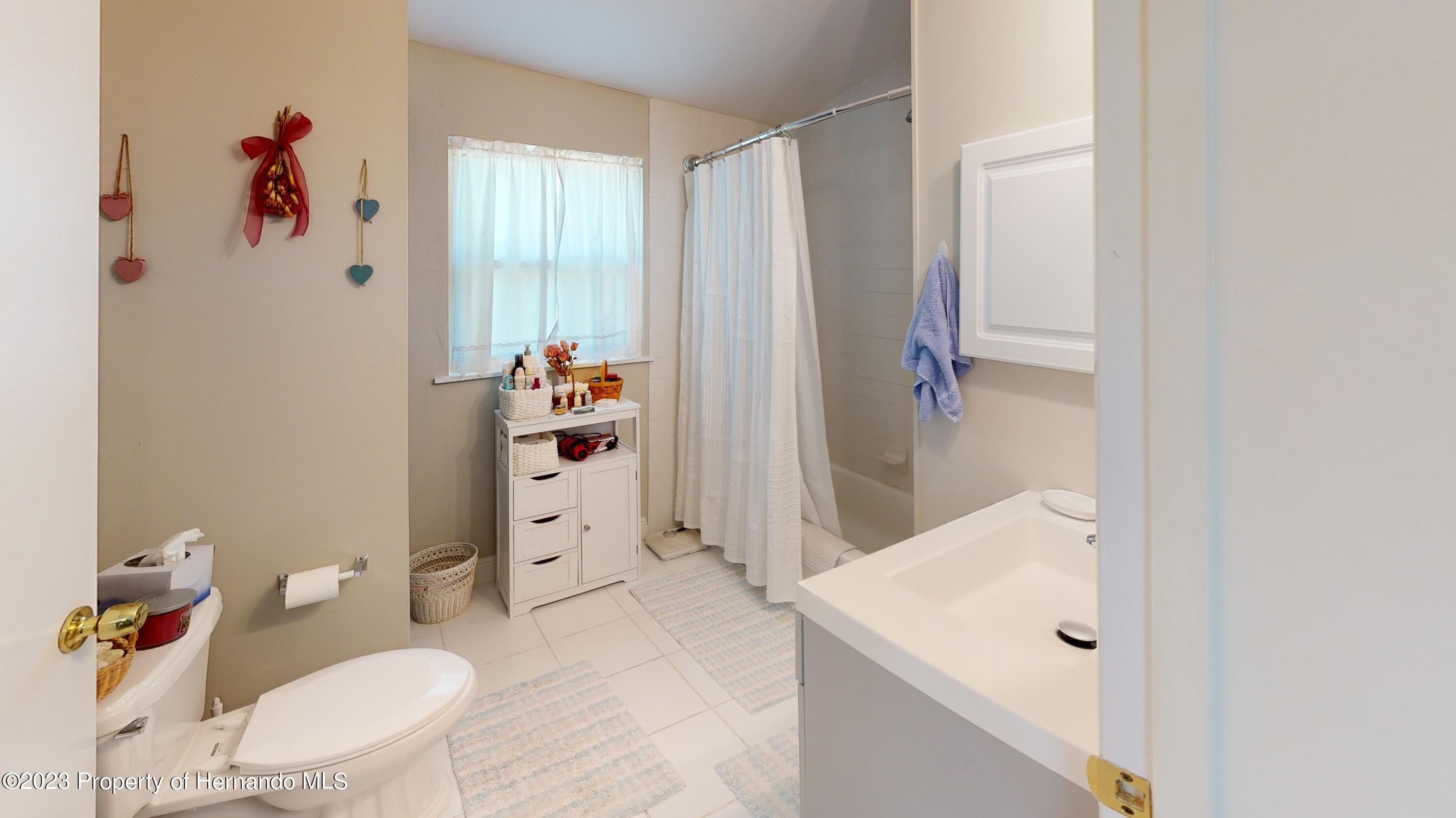 E Mcmullen Rd, Floral City, FL 34436