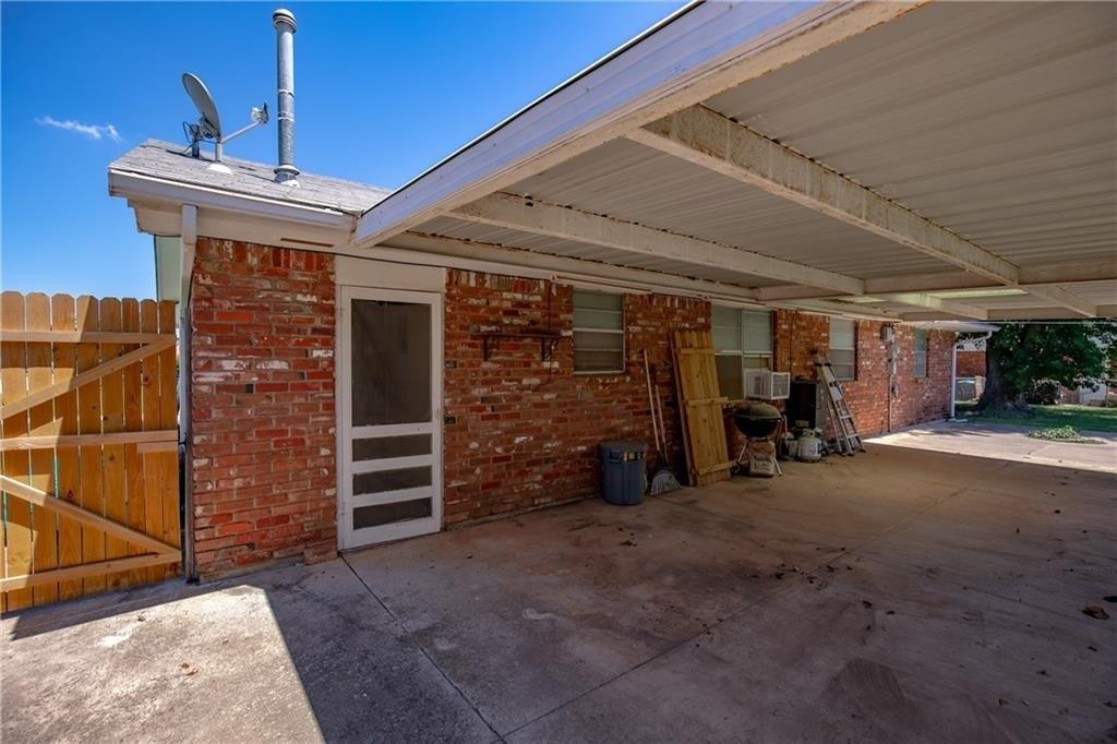Suntane Rd, Del City, OK 73115