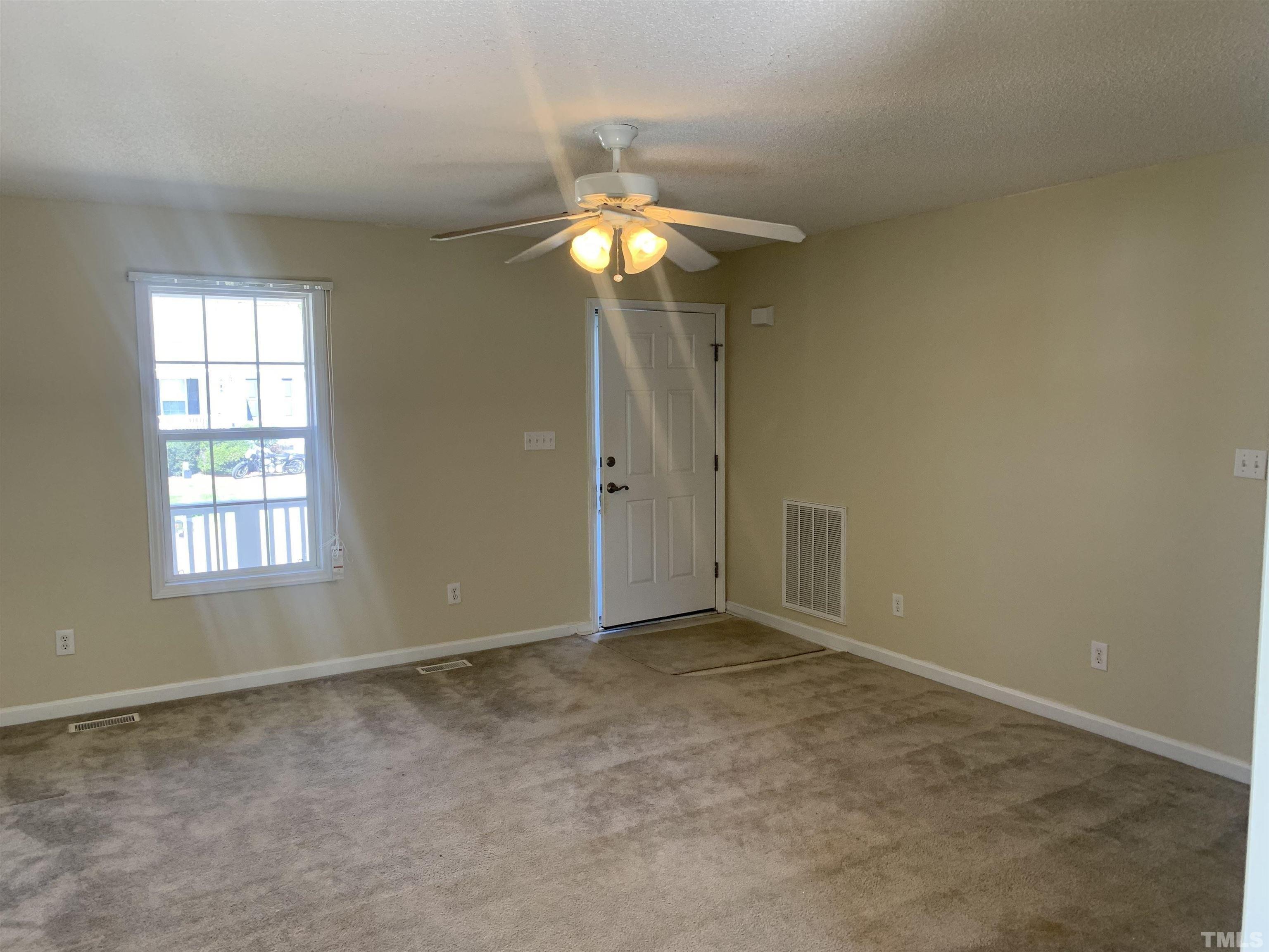 Cove Cir, Clayton, NC 27520