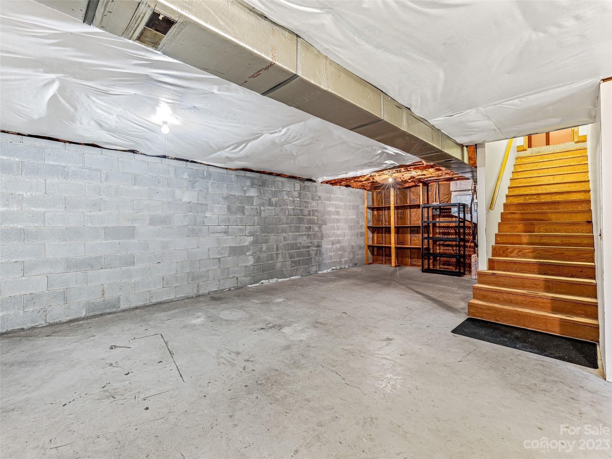 Rambling Dr, Hendersonville, NC 28739