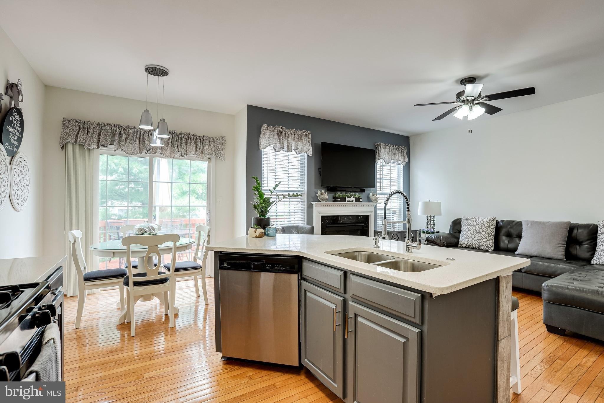 Kirkwood Sq, Chantilly, VA 20152