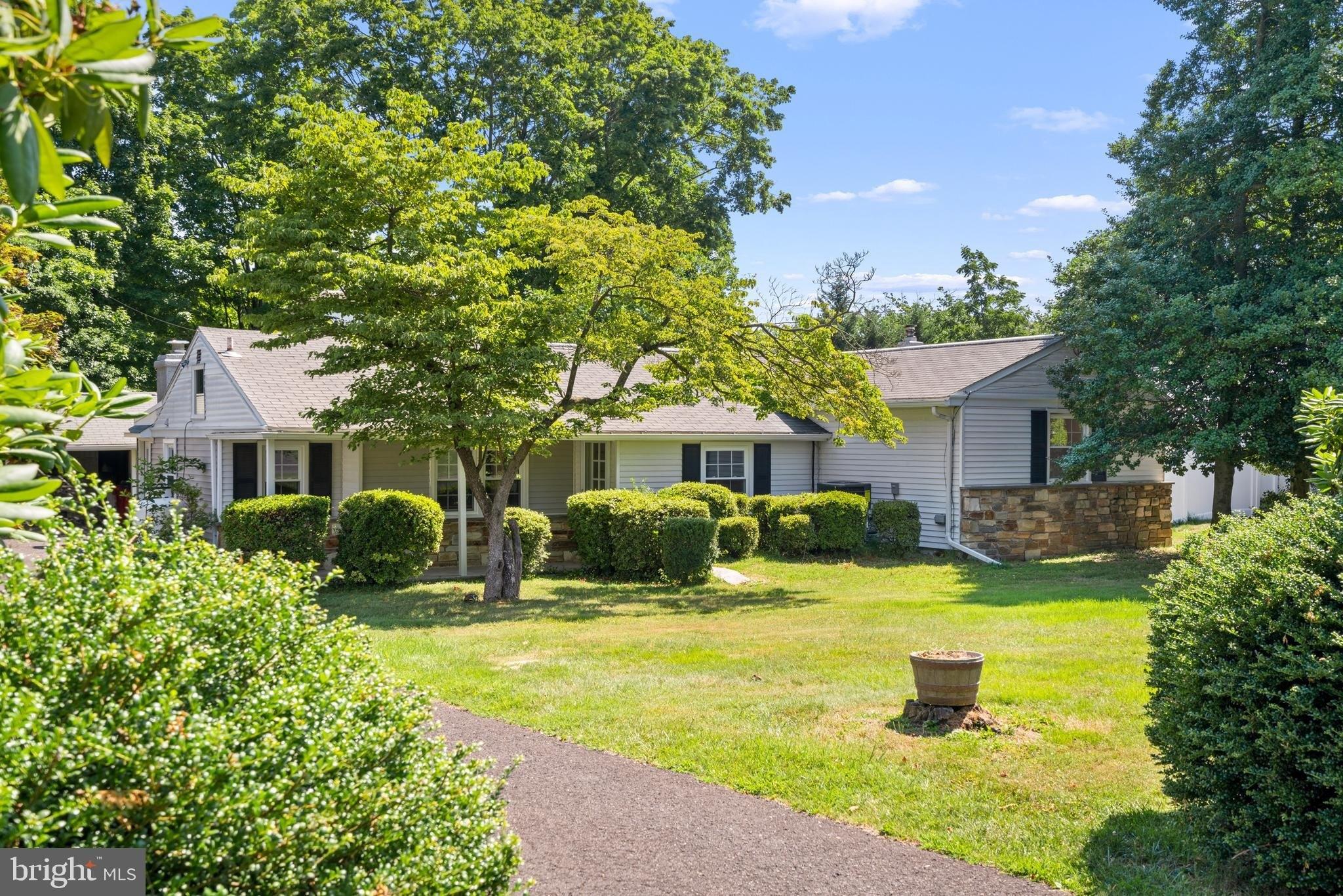 Citation Ln, Warminster, PA 18974
