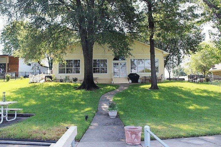 San Felipe Dr, Mabank, TX 75156