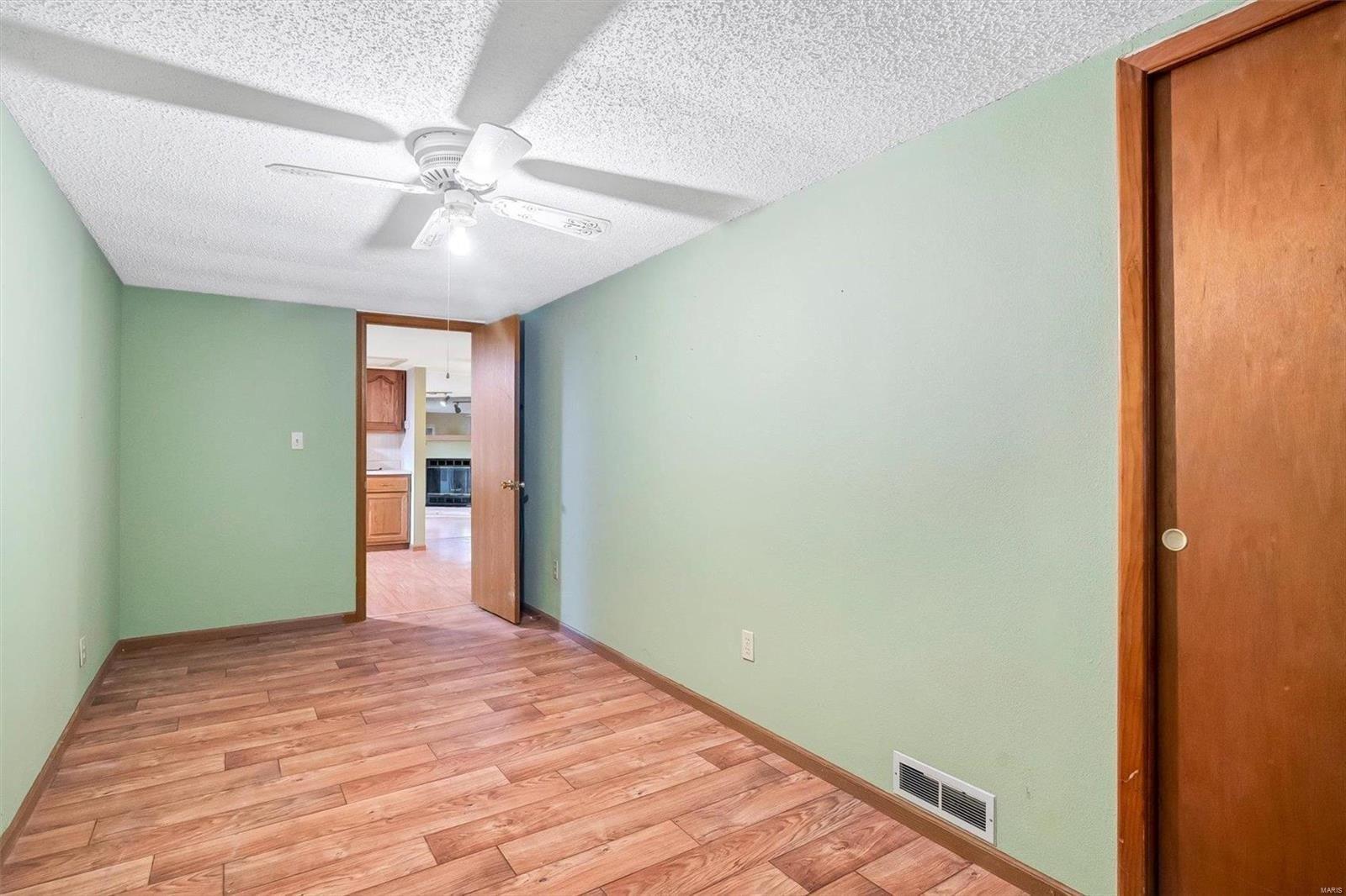 W Sunrise Lake Dr, De Soto, MO 63020