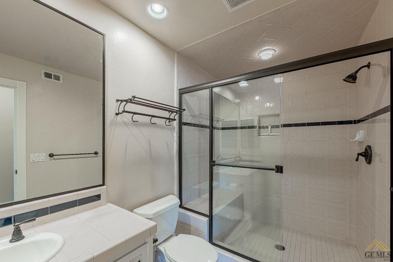 Laramie Ave, Bakersfield, CA 93314
