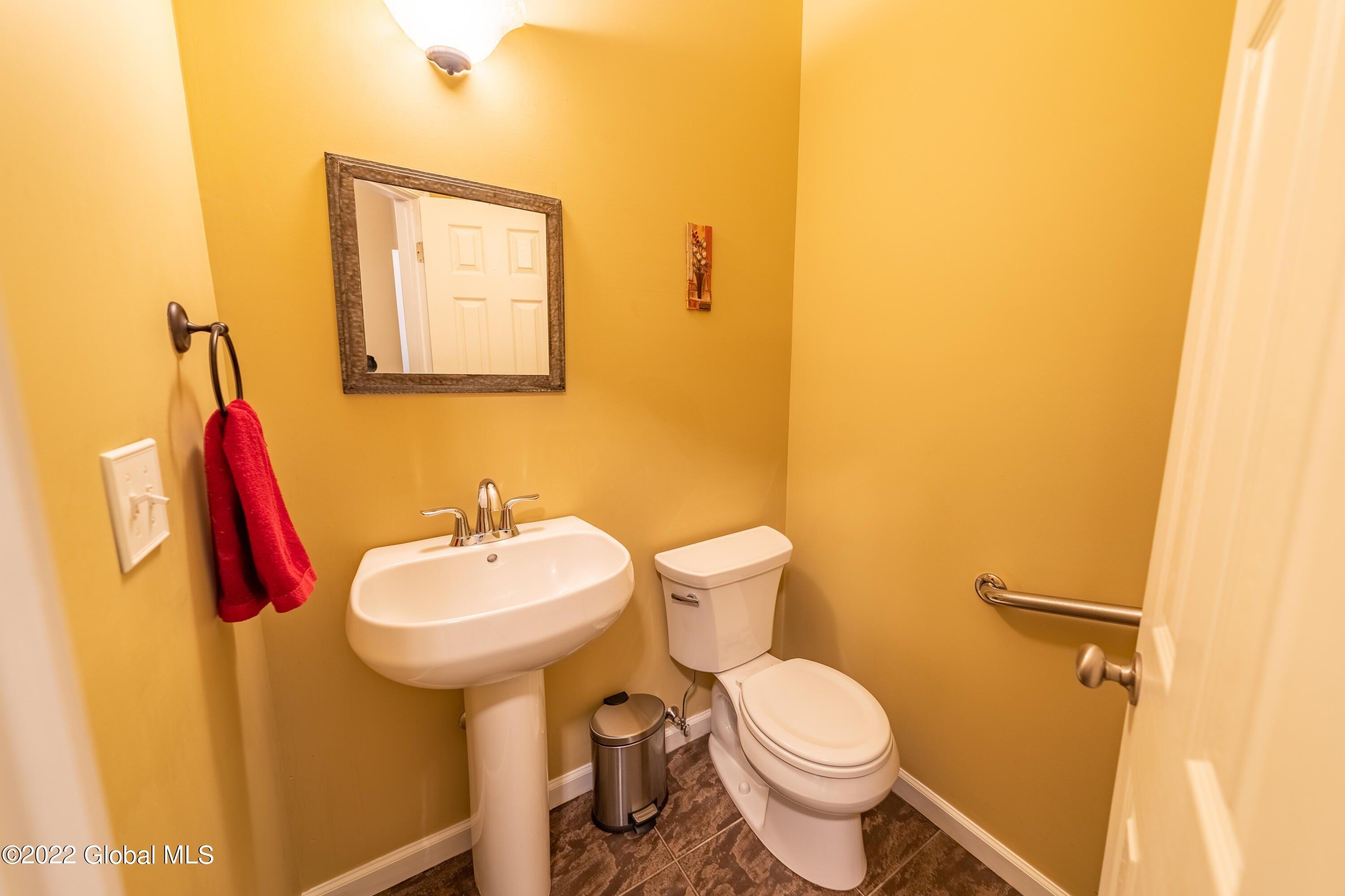 Jordan Point Dr, Troy, NY 12180