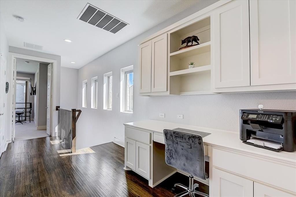 Laflin Ln, Dallas, TX 75231