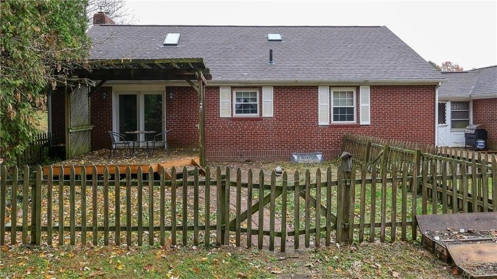 Canton Rd, Uniontown, OH 44685