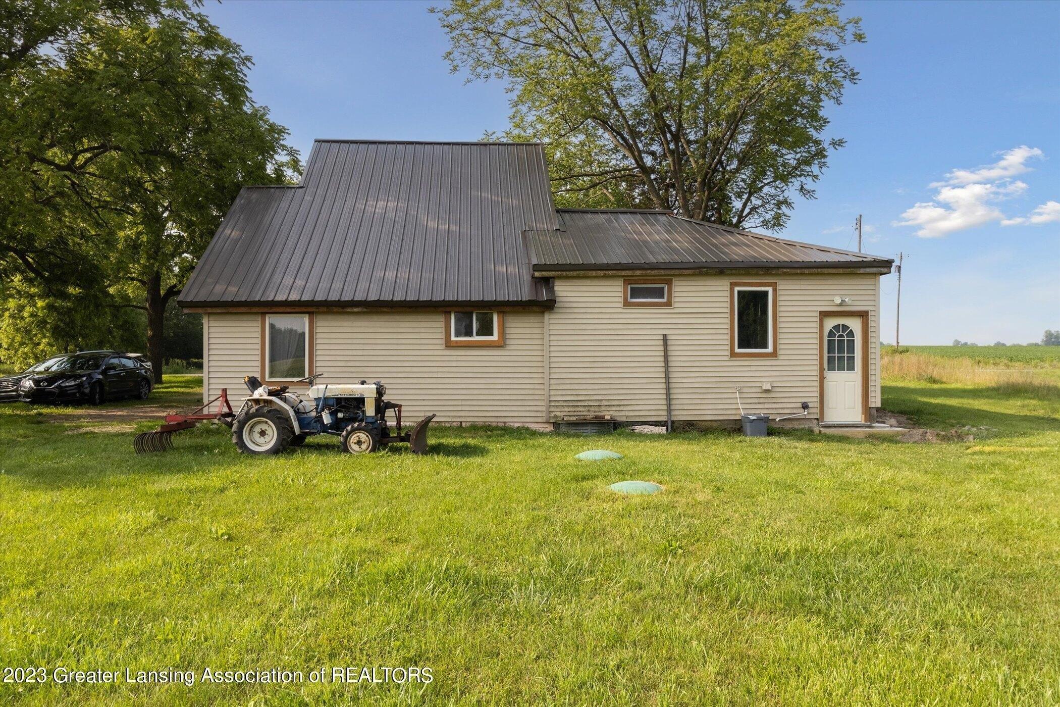 E Beard Rd, Morrice, MI 48857