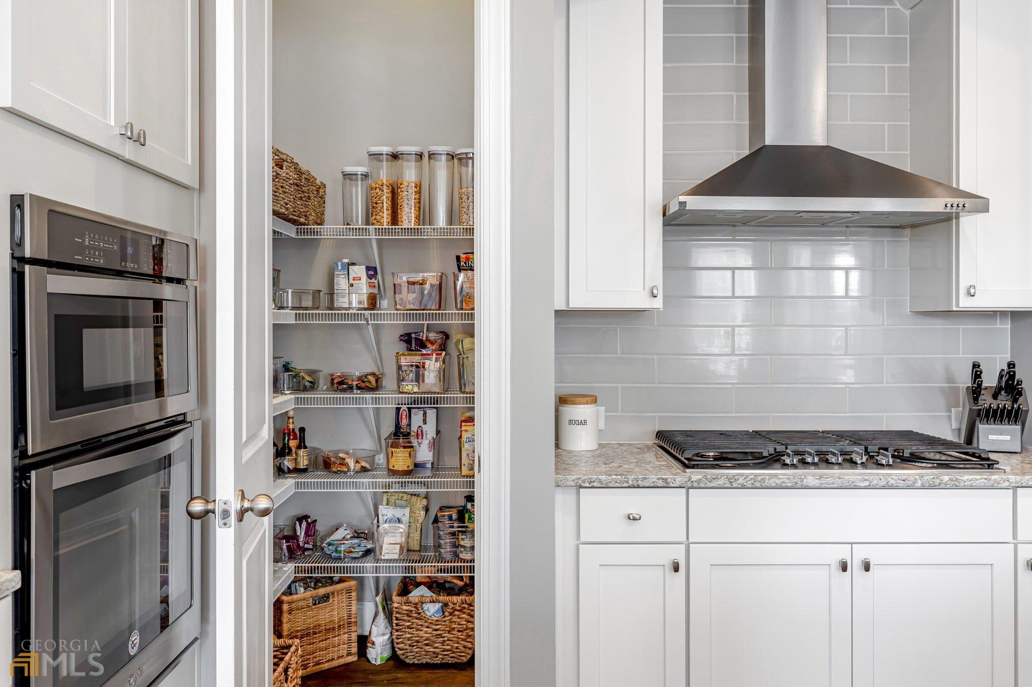Briar Hollow Ln, Woodstock, GA 30188