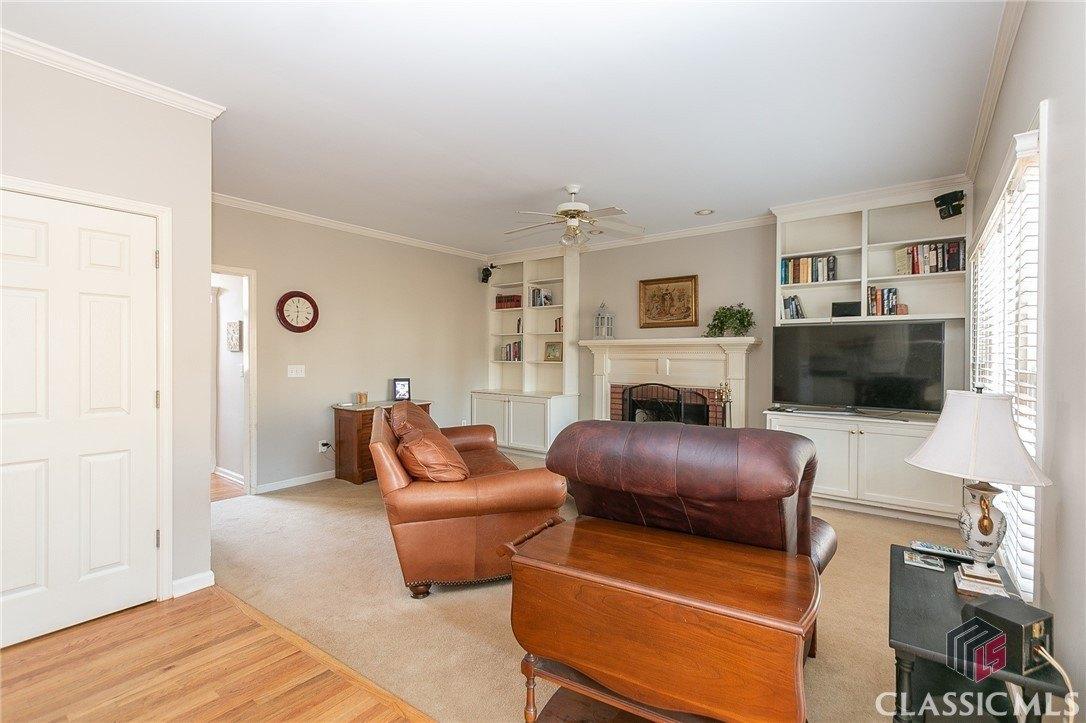 Dogwood Hollow Ln, Lawrenceville, GA 30043