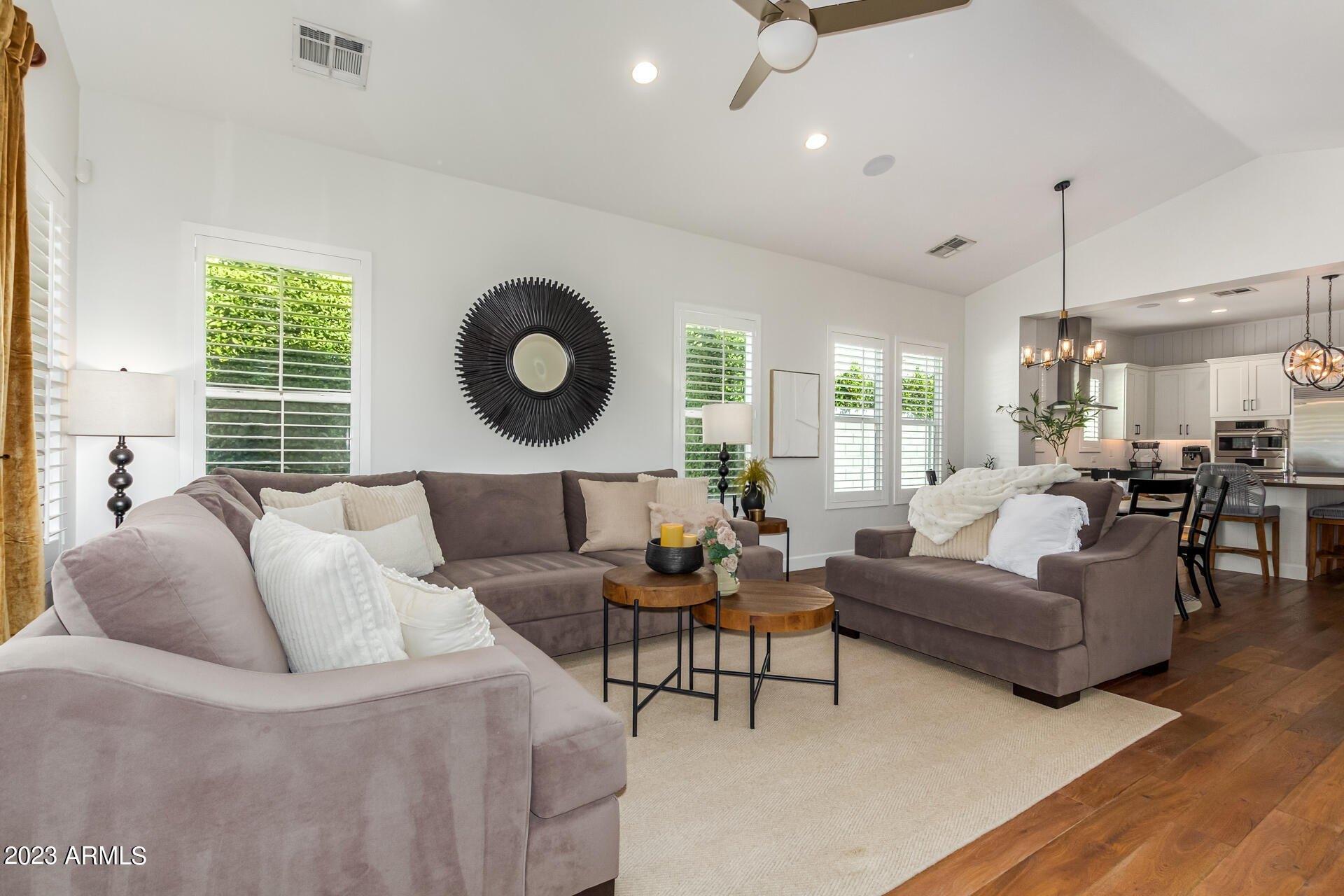 E Crittenden Ln, Phoenix, AZ 85018