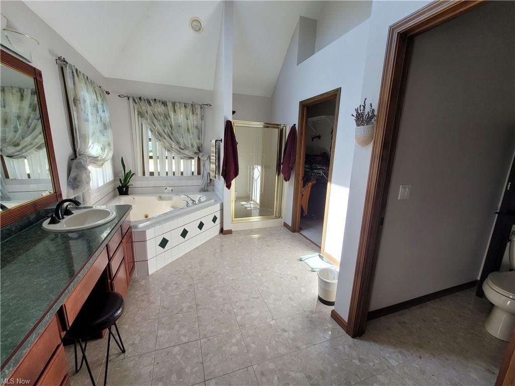 Clear Creek Dr, North Ridgeville, OH 44039