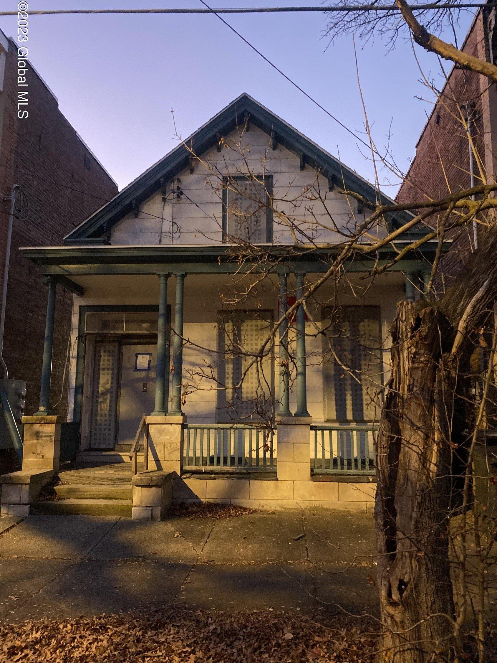 10th St, Troy, NY 12180