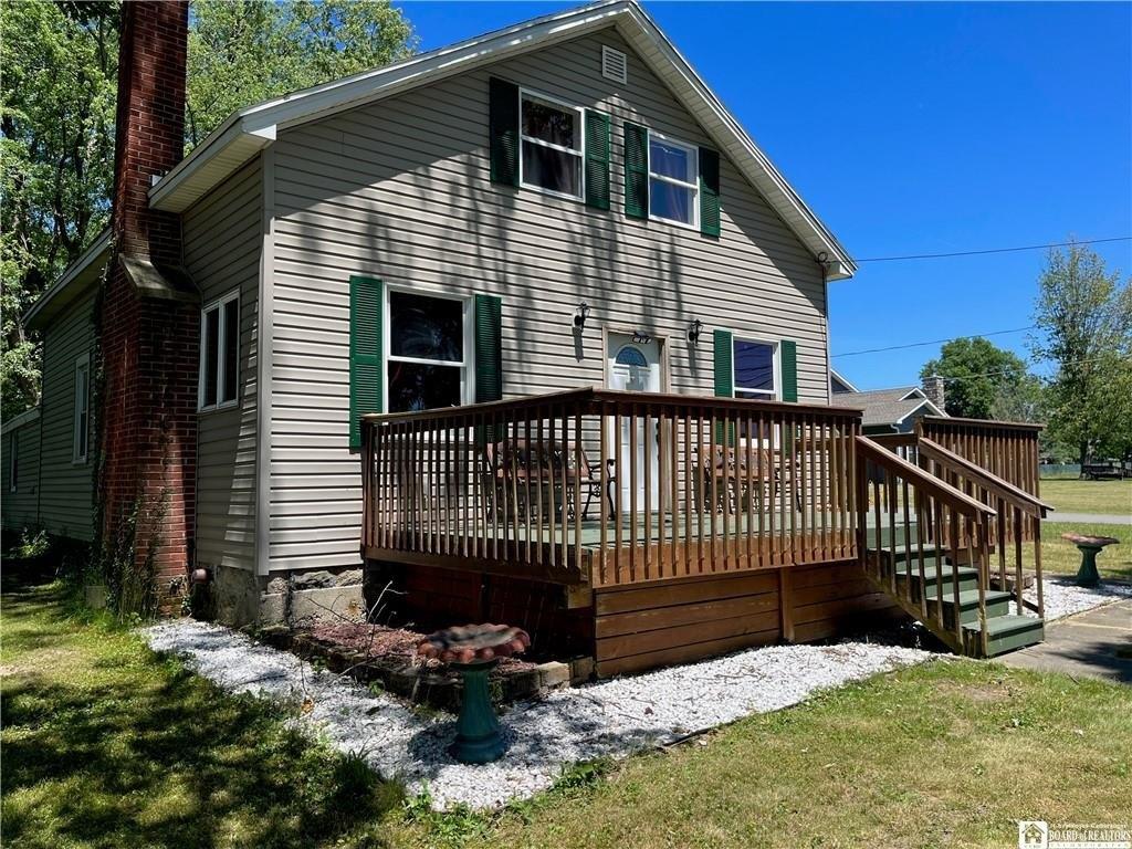 Point Dr W, Dunkirk, NY 14048