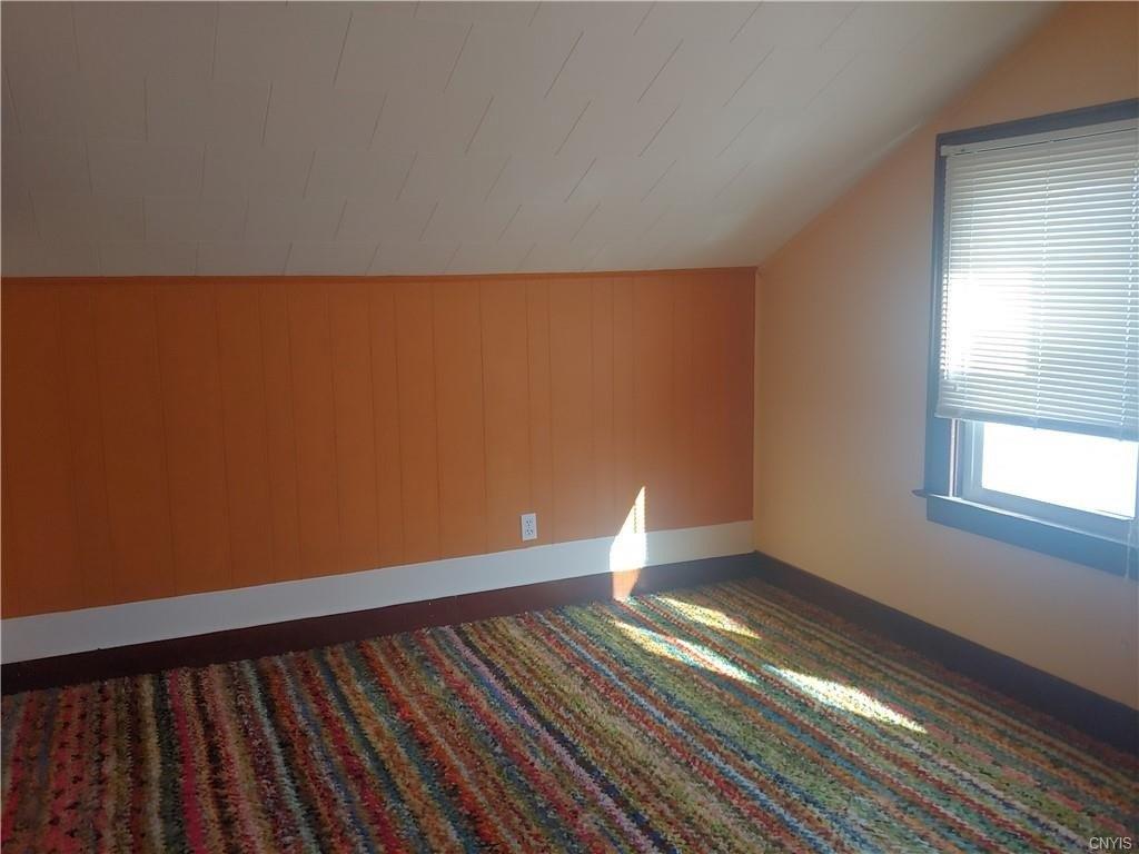 Milford Dr W, Syracuse, NY 13206