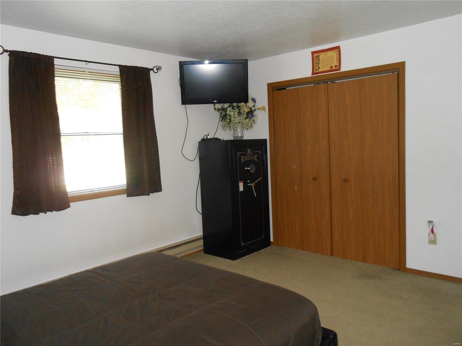 Rachele Ln, Bunker Hill, IL 62014