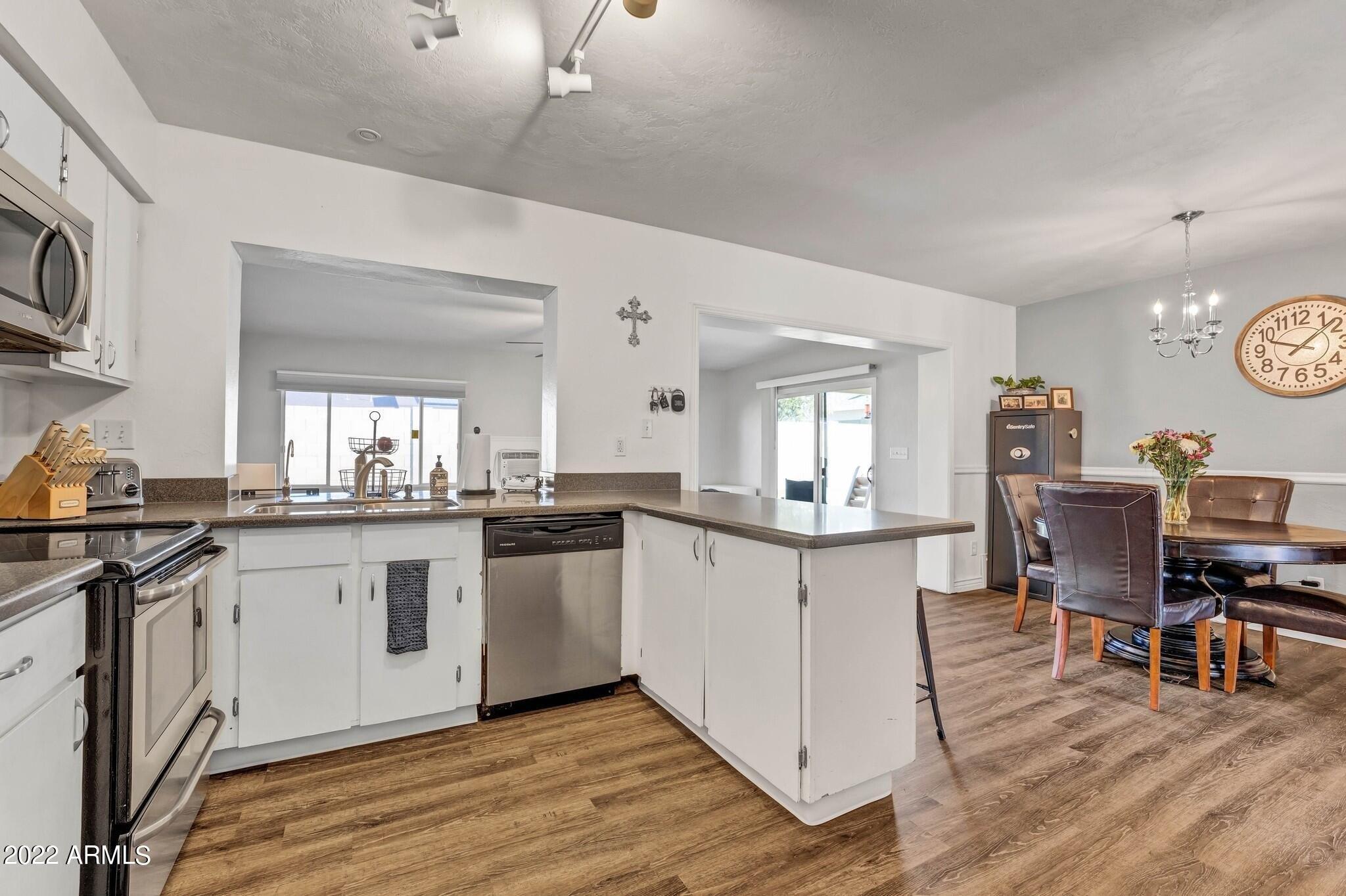 W Redfield Rd, Phoenix, AZ 85053