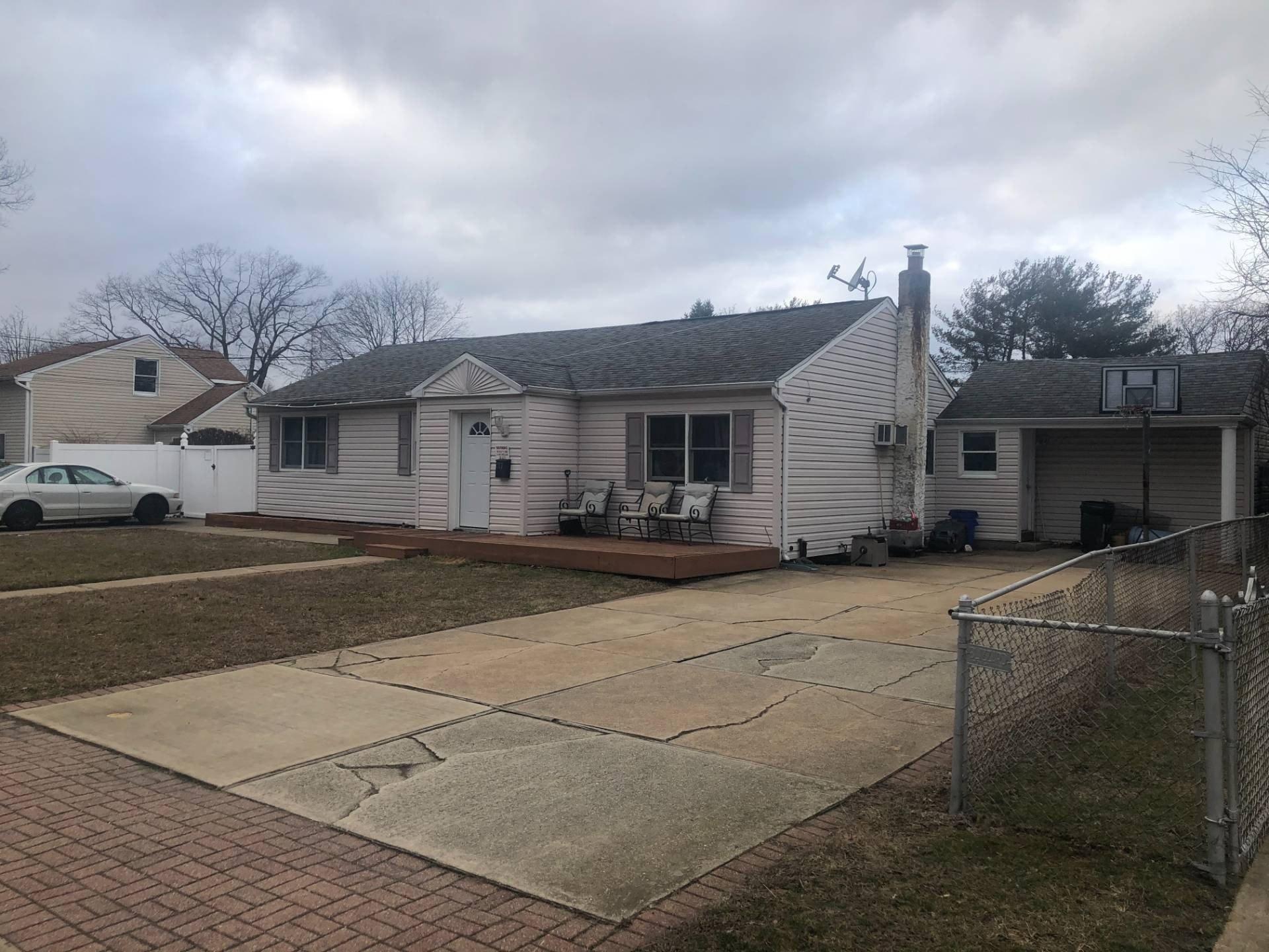 15th St, Wading River, NY 11792
