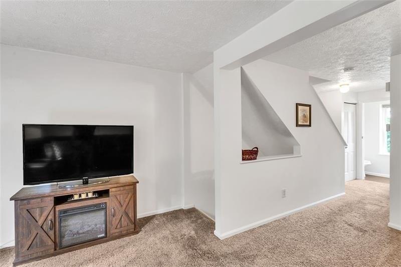 W Russets Cir, Bridgeville, PA 15017
