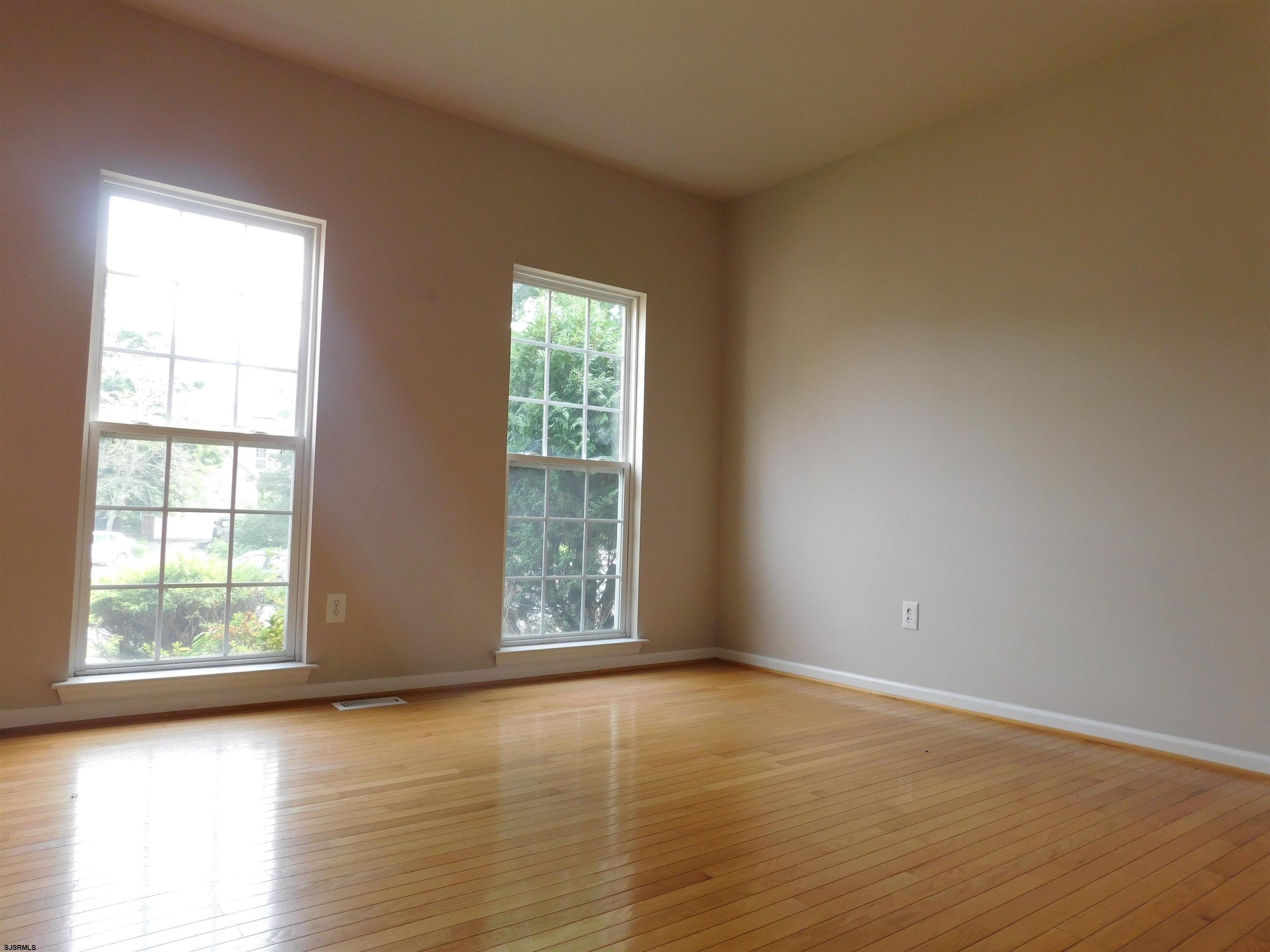 Greentree Ct, Mays Landing, NJ 08330