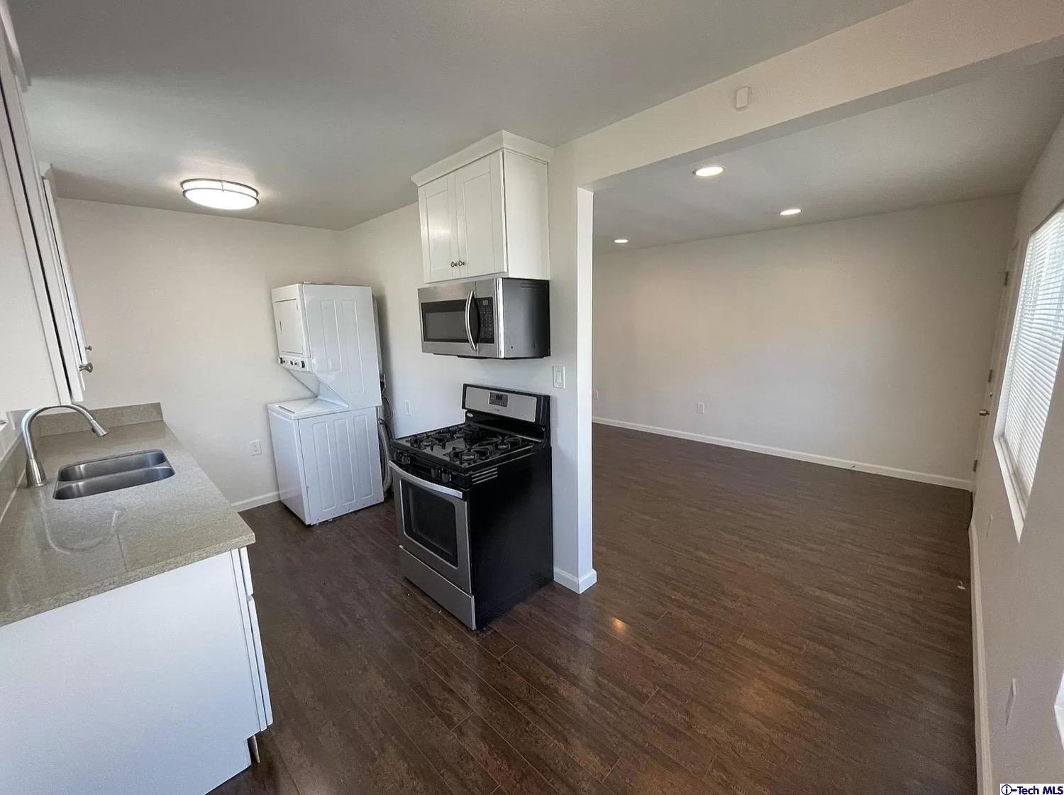 Montrose Ave, Montrose, CA 91020
