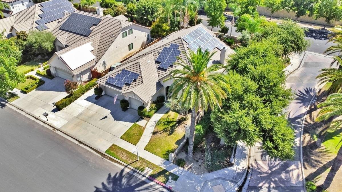 N Douglas Ave, Clovis, CA 93619