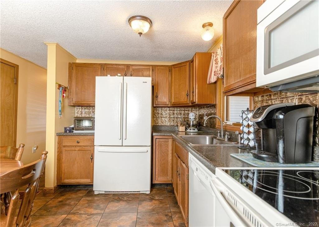 Munyan Rd, Putnam, CT 06260