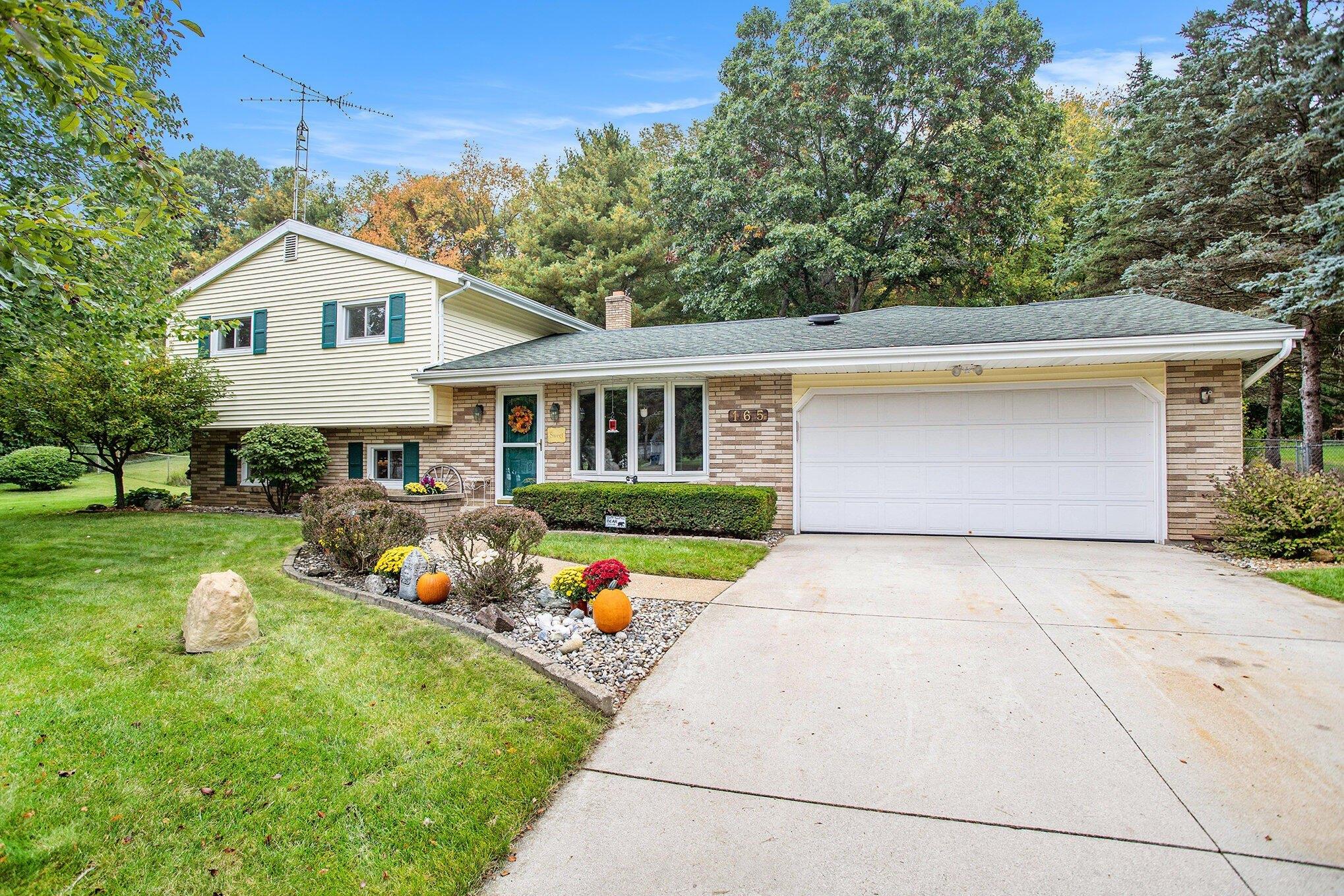 Thelma Dr, Battle Creek, MI 49014