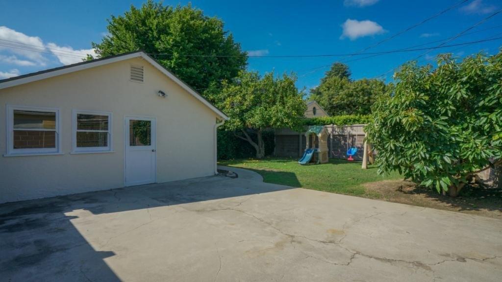 W Clark Ave, Burbank, CA 91506